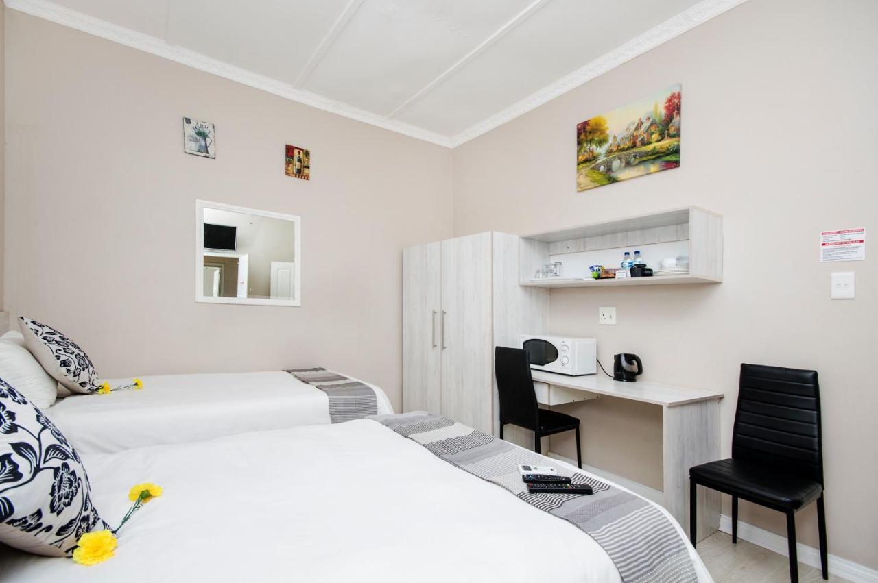 Newtondale Self Catering Hotell Port Elizabeth Exteriör bild