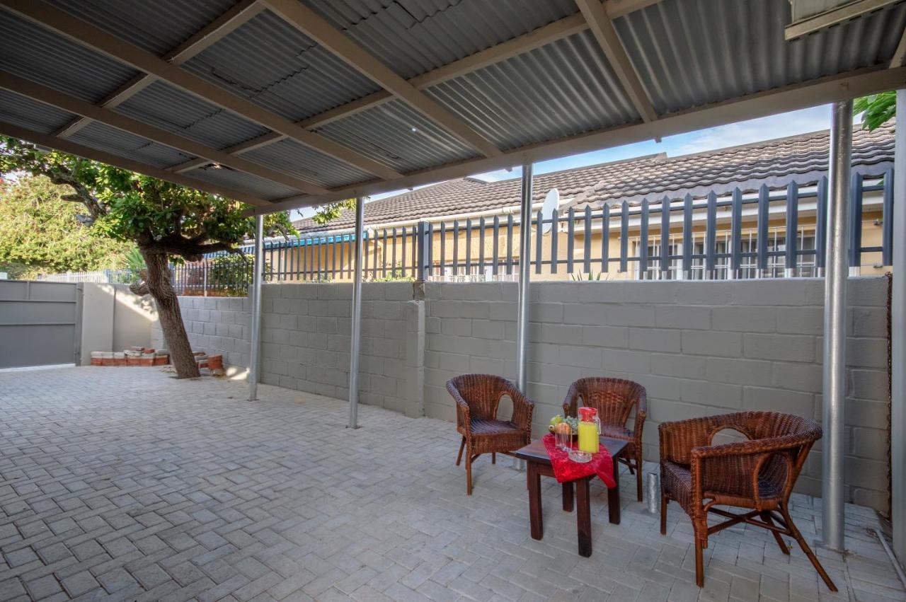 Newtondale Self Catering Hotell Port Elizabeth Exteriör bild