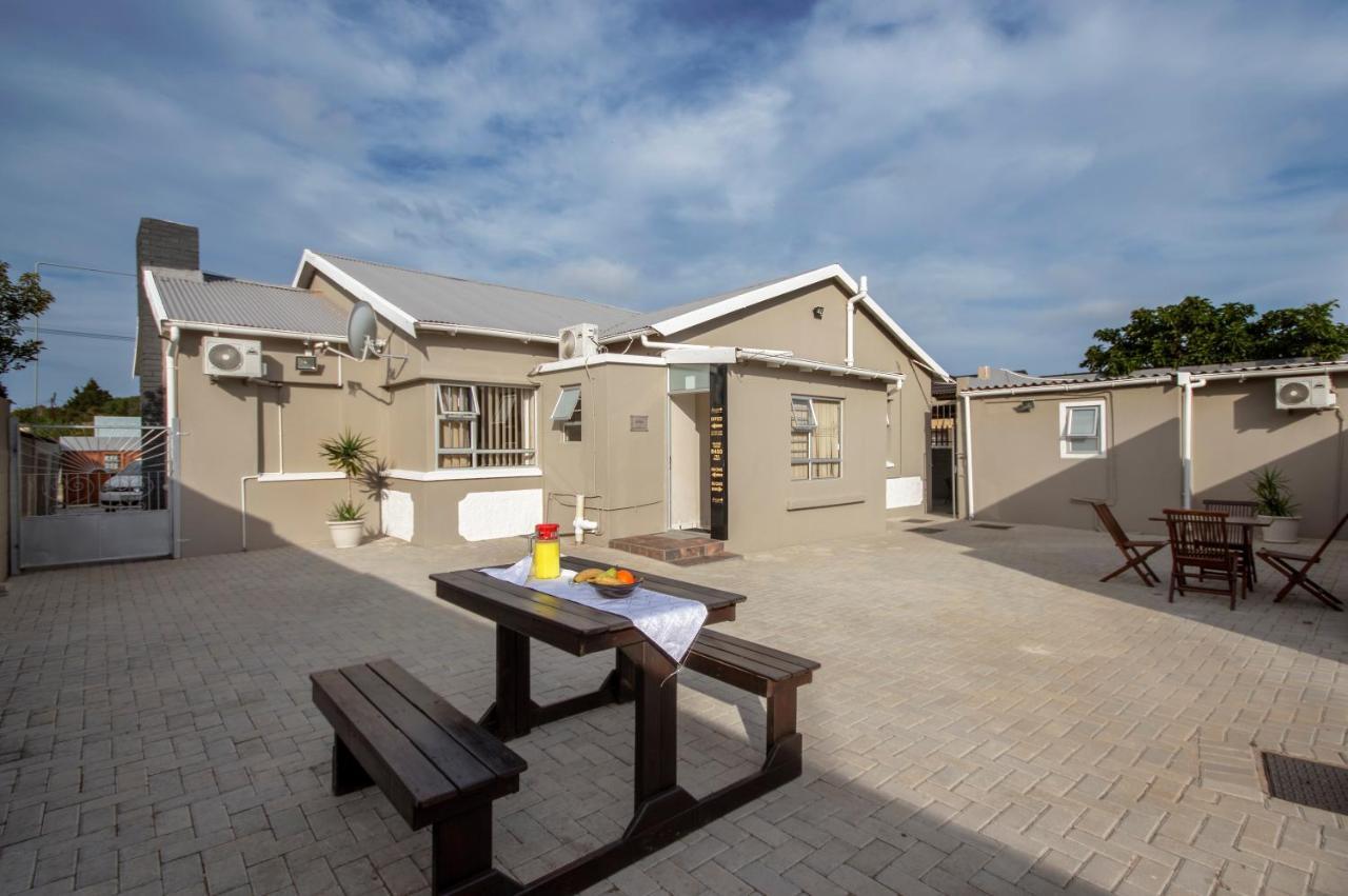 Newtondale Self Catering Hotell Port Elizabeth Exteriör bild